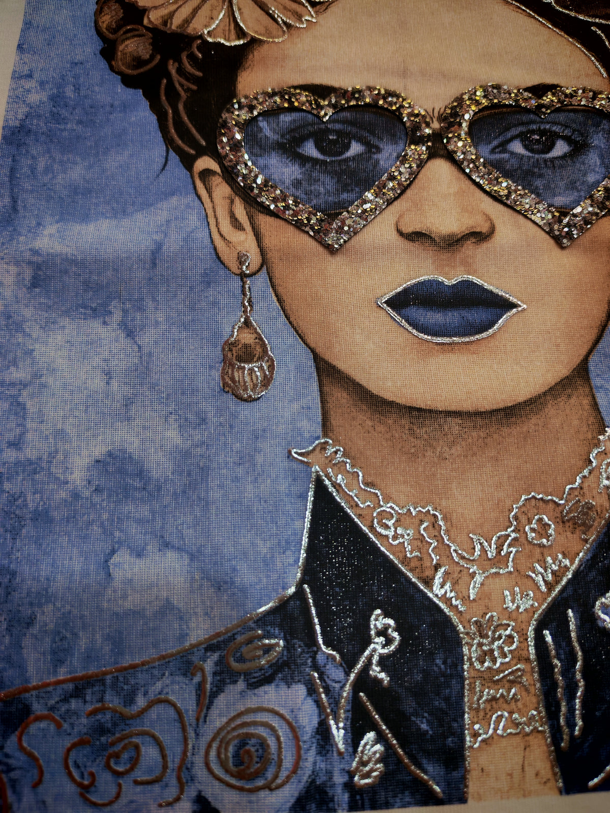 T-shirt Frida con occhiali stampa azzurra