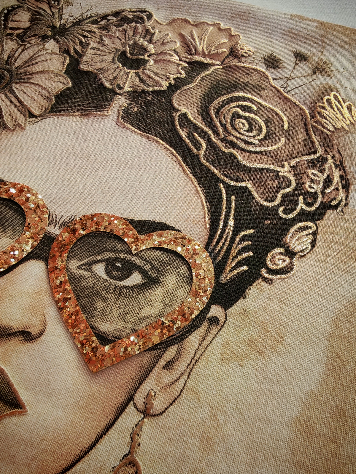 T-shirt Frida con occhiali stampa beige