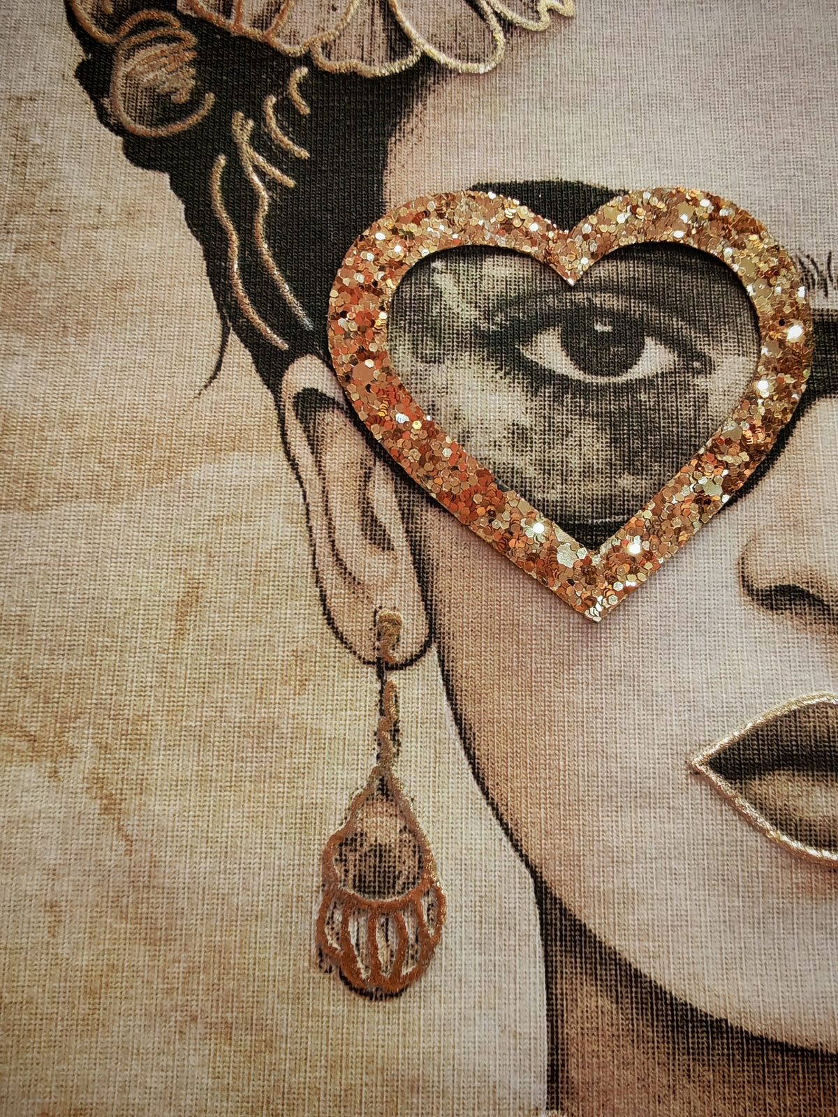T-shirt Frida con occhiali stampa beige