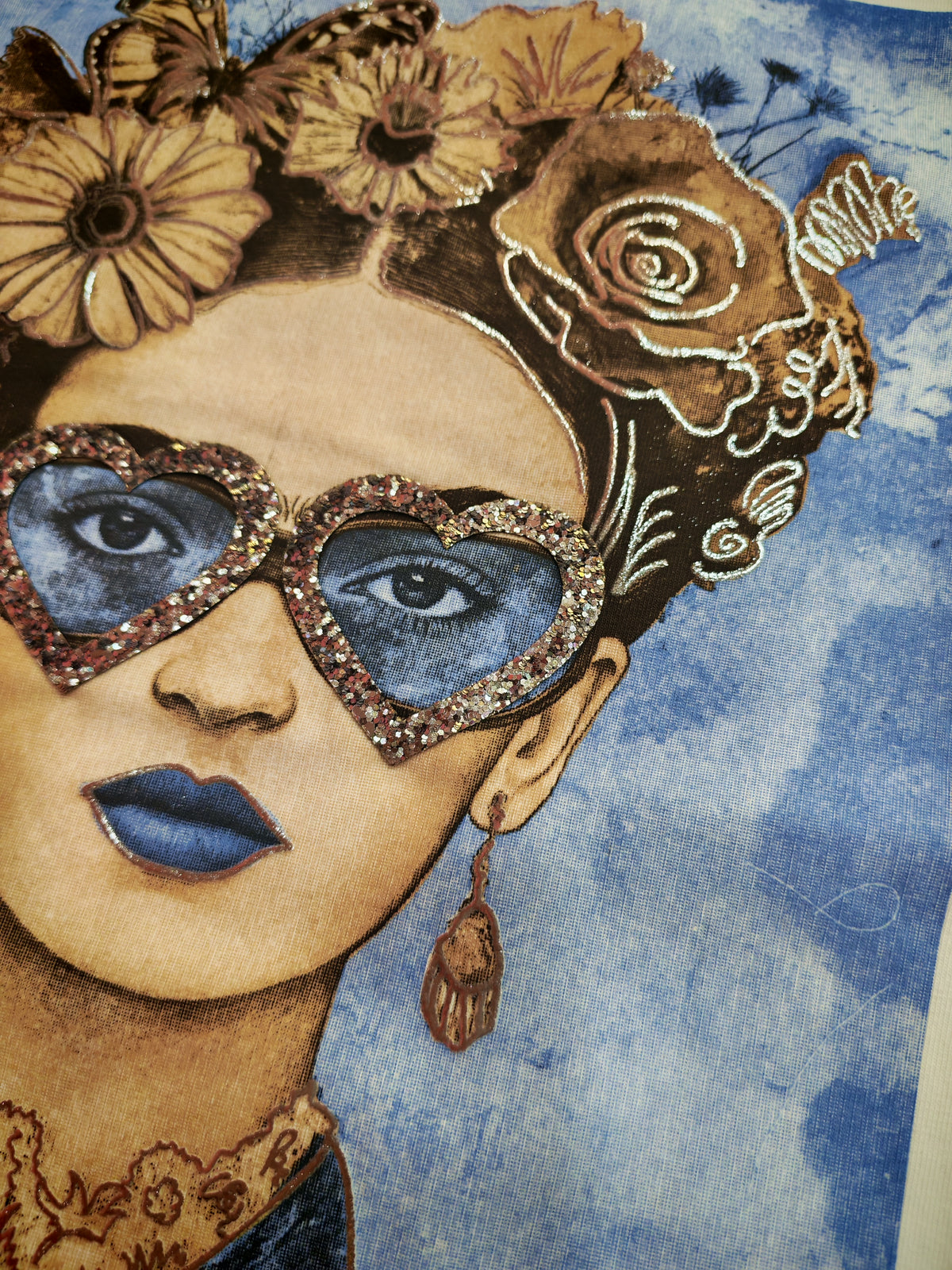 T-shirt Frida con occhiali stampa azzurra